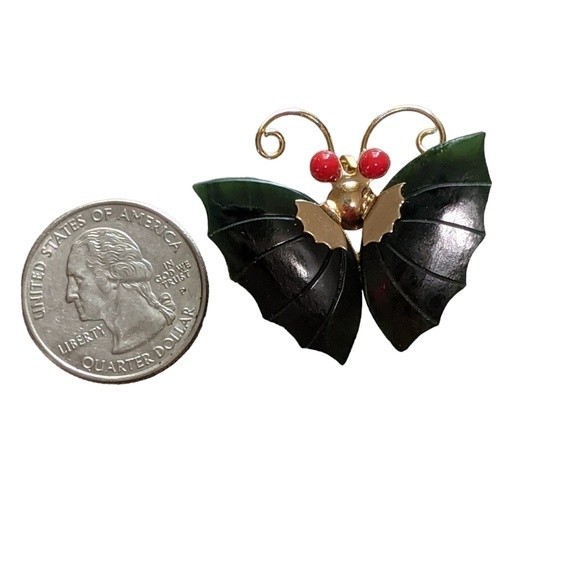 Jade Dynasty butterfly pin pendant jade coral with small pouch - Picture 3 of 9